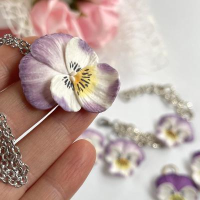 3 Collana Con Viola Del Pensiero Realizzata A Mano